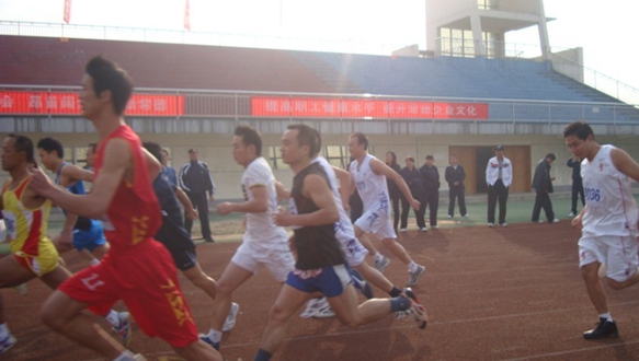 田徑各項(xiàng)賽事、羽毛球比賽圖片集錦